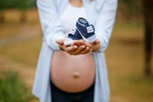 Minder zitten tijdens de zwangerschap resulteert in baby’s met lager vetpercentage