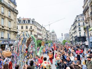 De Zinneke Parade: een ongewone en inclusieve optocht in het hart van onze hoofdstad